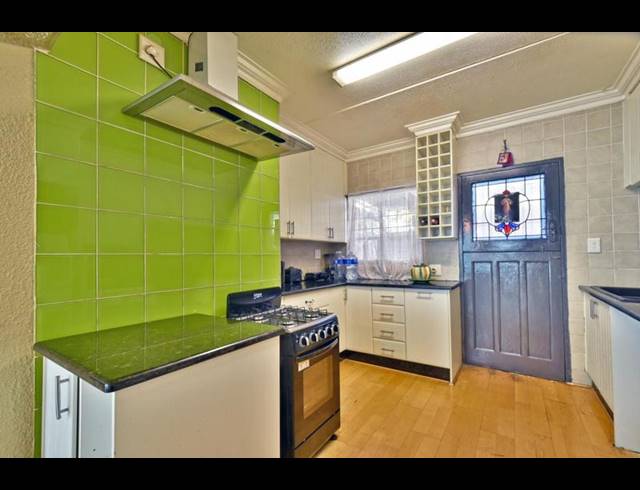 3 BEDROOM TOWNHOUSE FOR SALE IN BEDFORD GARDENS